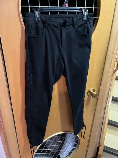 Ardene Black Caprì Jeans, Lace-up Detail, Size 11, View more