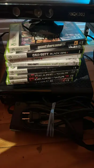 Xbox 360  E + Kinect + 8 JEUX, View more