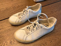 Veja White Esplar Leather Sneakers - Women’s - Size 6 - USED