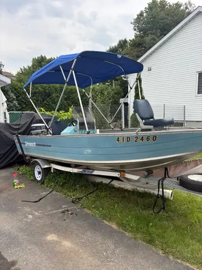 Princecraft 16’ Trailer EZ loader Boule 2” Démarreur electric Moteur Evinrude 30hp 2 temps Impeller...