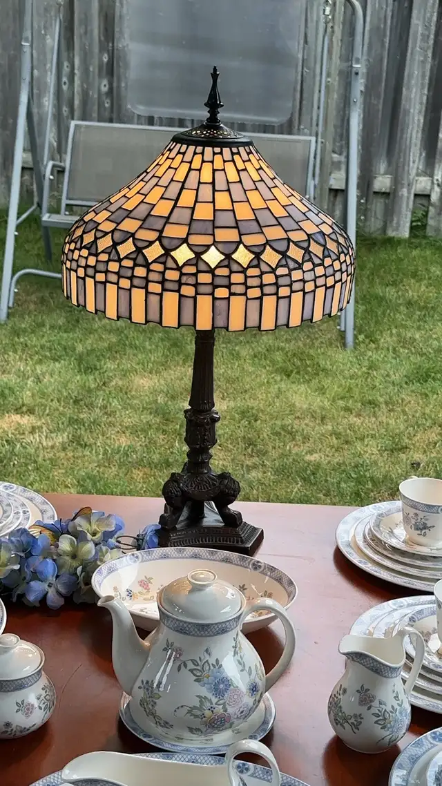Beautiful Tiffany style table lamp. Has a stained glass shade  in Home Décor & Accents in City of Toronto - Image 5