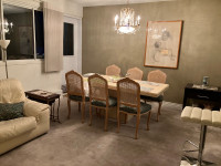 Table de salle à manger en travertin et 6 chaises