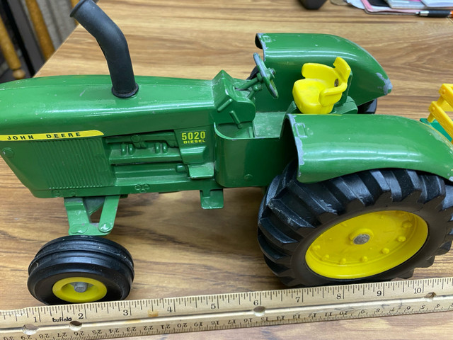 ERTL Farm Machinery DIE CAST Replicas (collector’s items) 1/16  in Arts & Collectibles in Saskatoon - Image 2