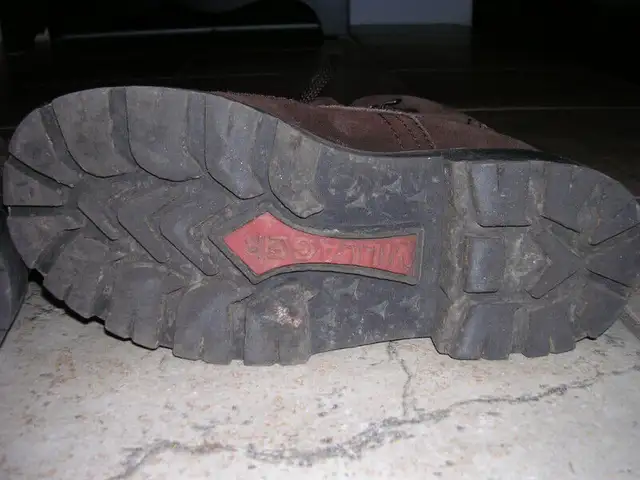 Botte d'hiver in Women's - Shoes in Québec City - Image 5