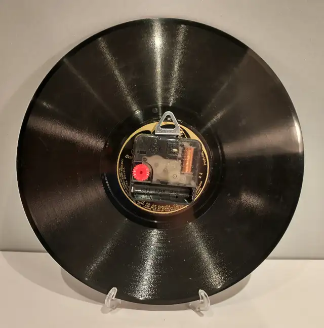 78 rpm record wall clocks in Home Décor & Accents in Ottawa - Image 5