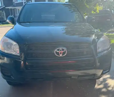 Selling my 2012 Toyota RAV4! 2.5 L 4 cylinder engine AWD - Cruise control -Air conditioning -Bluetoo...