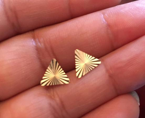 Collection of GOLD Studs Earring  (see Pictures) Different price in Jewellery & Watches in Markham / York Region - Image 4