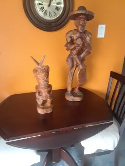 Figurine en bois, View more