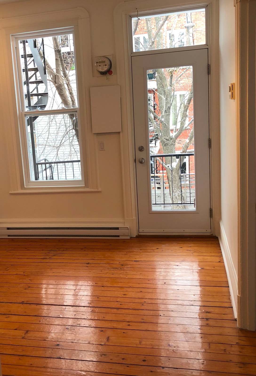 Plateau Mont Royal Apartment — photo 2