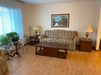 Furnished Rooms in a shared house are available. Common shared areas are a fully equipped Kitchen wi...