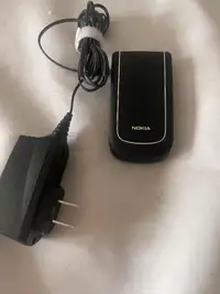 NOKIA TELUS FLIP PHONE, WITH CHARGER, GOOD BATTERY