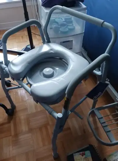 COMMODE CHAIR by DRIVE Medical: Extra-Sturdy / NEW, View more