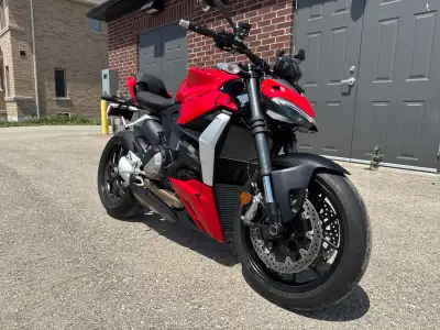 2025 Ducati Streetfighter V2 with 3000kms. Had an accident hitting its bottom side. Lower rad, exhau...