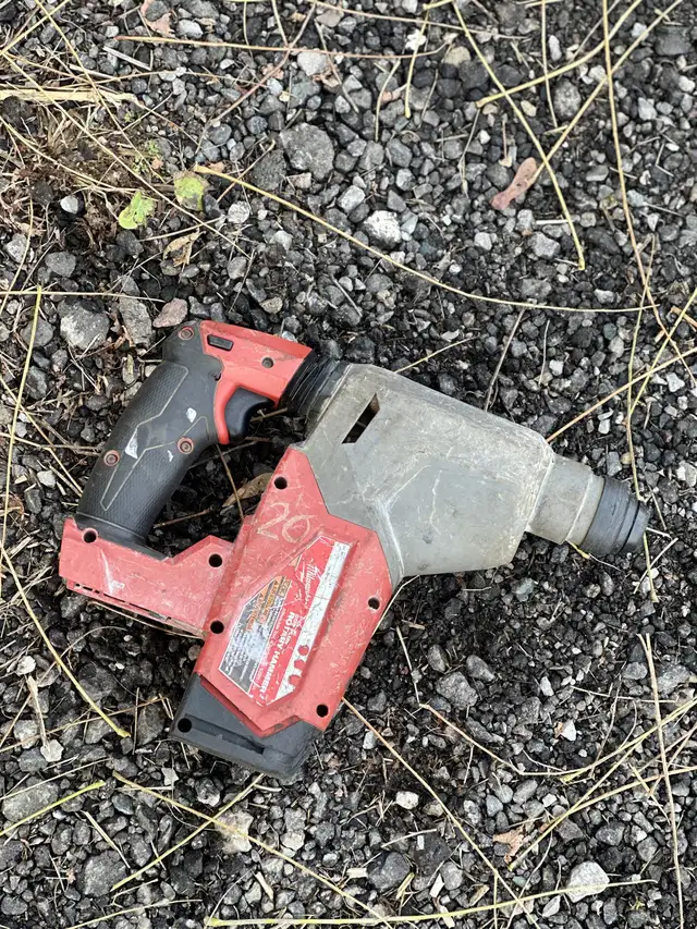 Milwaukee 2912-20 1 -inch SDS-Plus Rotary Hammer (Tool-Only) in Power Tools in Markham / York Region - Image 3
