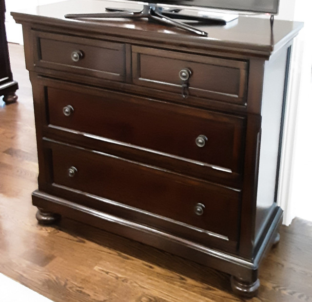 Ashley Bedroom Furniture in Dressers & Wardrobes in Oakville / Halton Region - Image 2