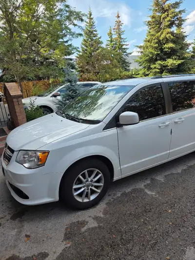 2020 Dodge Grand Caravan SXT. In the best condition. No accidents. Automatic slide doors, convertibl...