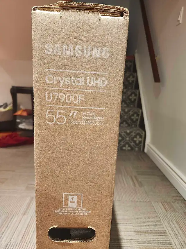 Samsung Crystal UHD U7900F, 55" TV in General Electronics in City of Toronto - Image 4