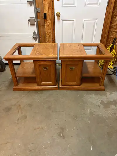 Vintage Oak End Tables / Side Tables (Pair) Nice matching pair of solid oak end tables with cabinet...