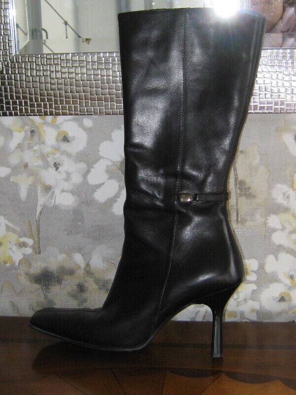 Bottes en cuir Italien noir #37presque neuve.Talon 3po.25 haut dans Femmes - Chaussures  à Drummondville