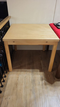 FREE Bjursta Ikea extandable table 90 cm x 90 cm to 90 x 150 cm