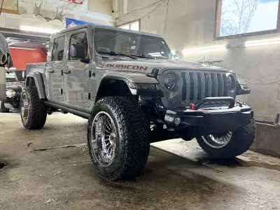 Only 50k on this gladiator works like new and looks brand new got every option going front rear lock...