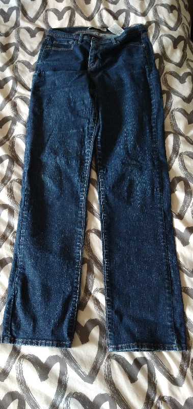 Jeans Levis femme dans Femmes - Pantalons et shorts  à Longueuil/Rive Sud - Image 2