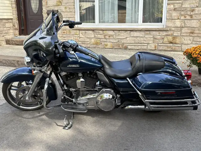 Harley Davidson StreetGlide  in Touring in Oakville / Halton Region - Image 2