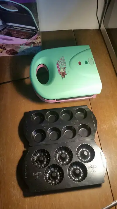 Nostalgia Electric 4 - in- 1 Bakery Bites Express For Baking Brownies, Cupcakes etc. $20 No Delivery...