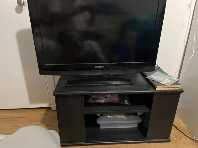 Small tv stand +Samsung 32 inch tv w/o remote (not smart) | TVs | Gatineau  | Kijiji