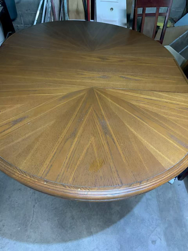 Table et chaises dans Mobilier de salle à manger et cuisine  à Ville de Montréal