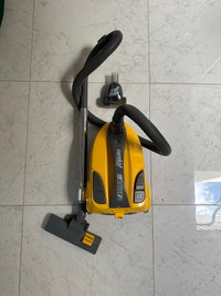Rureka Vacuum Cleaner 
