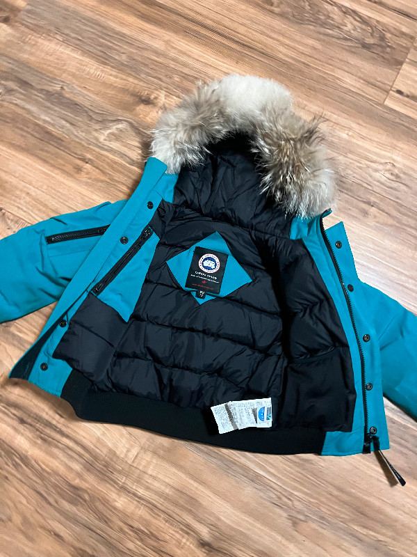 Authentic kids Canada goose winter jacket - pick up in aurora in Kids & Youth in Markham / York Region - Image 4