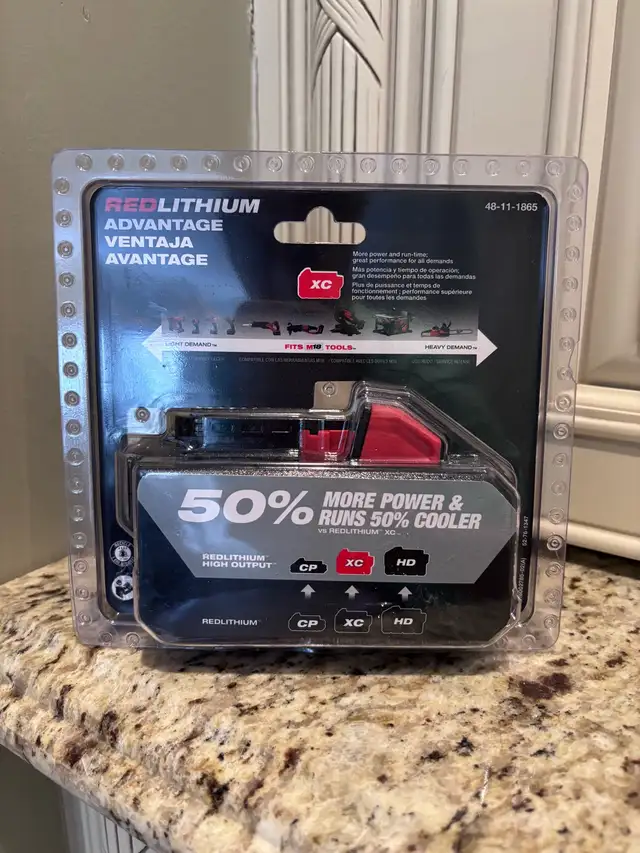 Milwaukee battery in Power Tools in Markham / York Region - Image 3