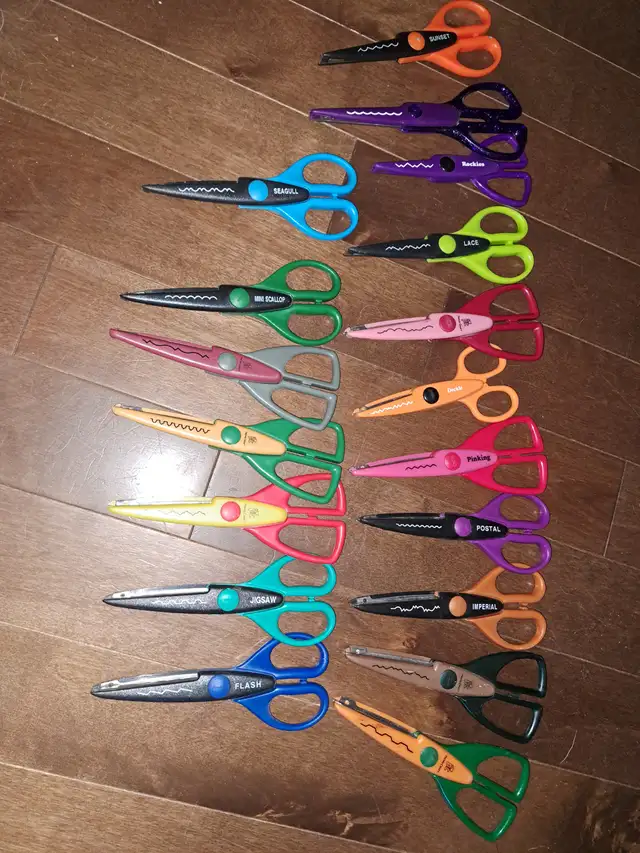 Scissors caroussel in Hobbies & Crafts in Bathurst - Image 3