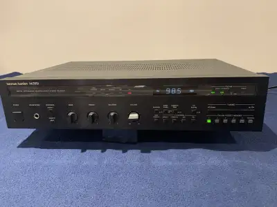 Récepteur am-fm HARMAN-KARDON modèle HK-395i fabriqué au Japon années 1985-88. Puissance 30 watts pa...