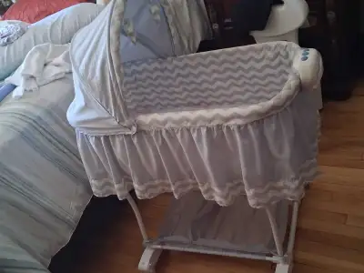 Lit pour bébé avec 4 housse de matelas , View more