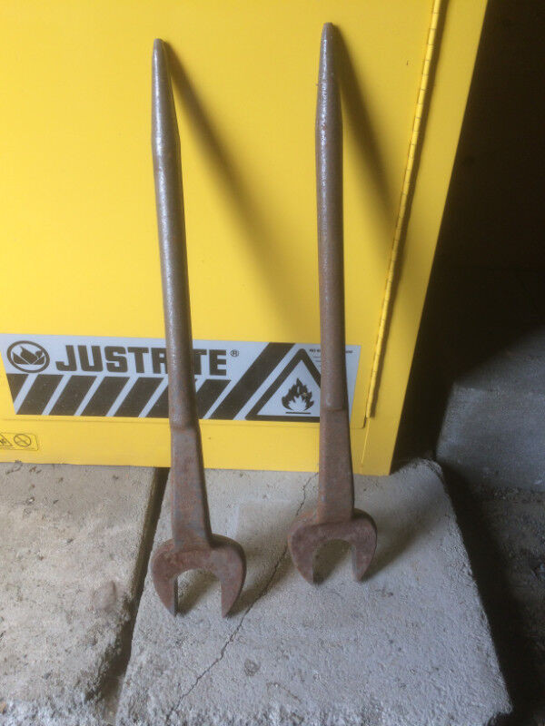 2" SAE Open End Spud Wrenches in Hand Tools in Kamloops