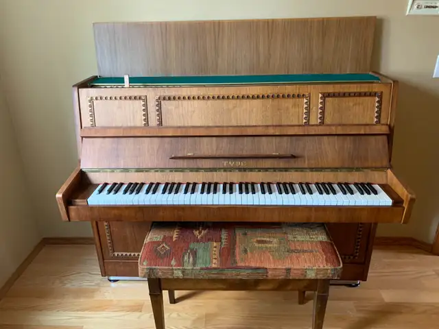 Etyde Piano in Pianos & Keyboards in Calgary - Image 3