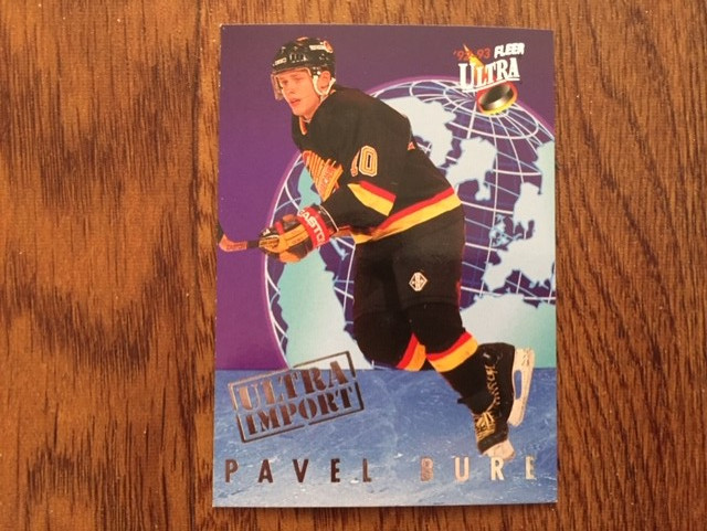 Lot of 17 mint 1992-93 Fleer Ultra Import insert hockey cards in Hobbies & Crafts in City of Toronto - Image 3