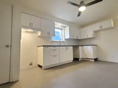 ✨️ Grand 4½ très bien situé dans le coeur du vieux Longueuil, adjacent aux Boulevard Roland-Therrien...