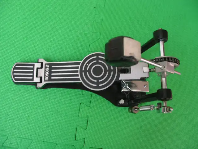 Sonor Drums SP 473 Bass Drum Pedal in Drums & Percussion in Ottawa - Image 3