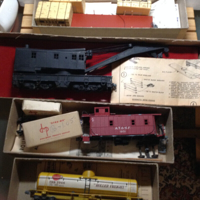 Vintage Misc Lot The Model Railroader Train and Accessories in Arts & Collectibles in Vancouver - Image 2
