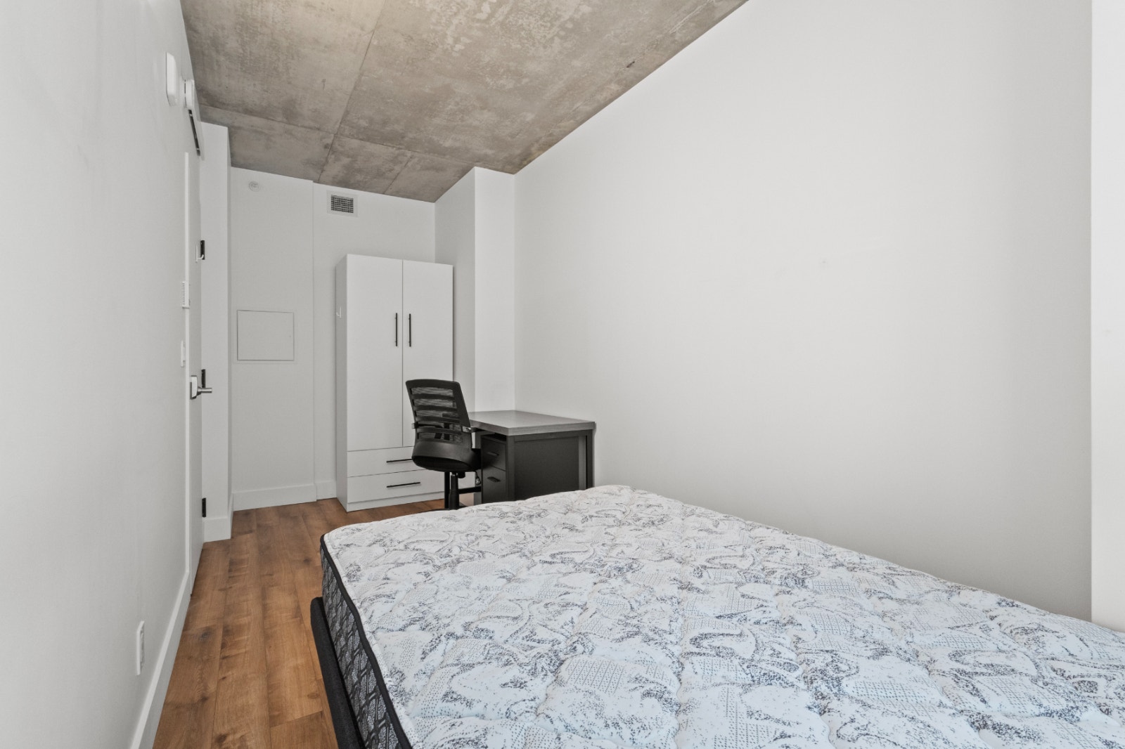 ROOMS FOR RENT – 4-BEDROOM SHARED APARTMENT IN DOWNTOWN MONTREAL — photo 3