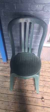 Chaise verte pour patio/terrasse solides  catégorie commerciale.