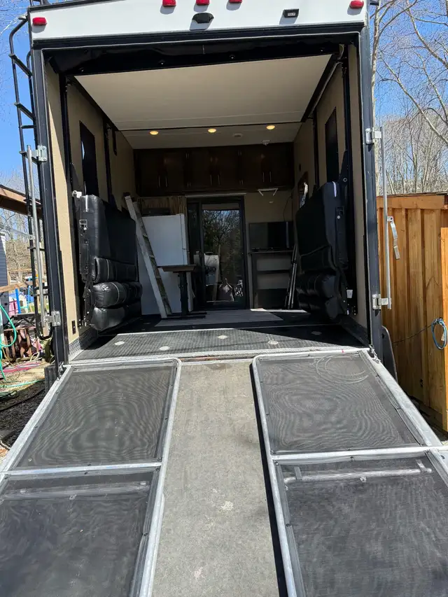 2016 Forest River Wolf Park Toy Hauler Fifth Wheel in Travel Trailers & Campers in London - Image 11
