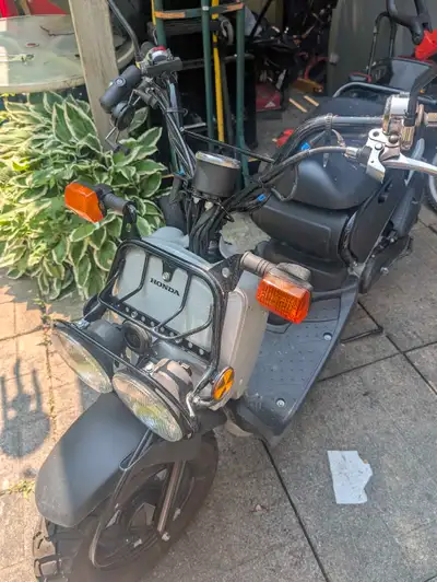 Zoom around town on this 2023 Honda Ruckus, a compact scooter with just 477 km on the odometer, perf...