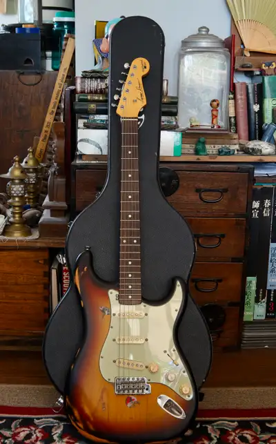 Seymour Duncan strat type electric guitar bought in Japan, View more