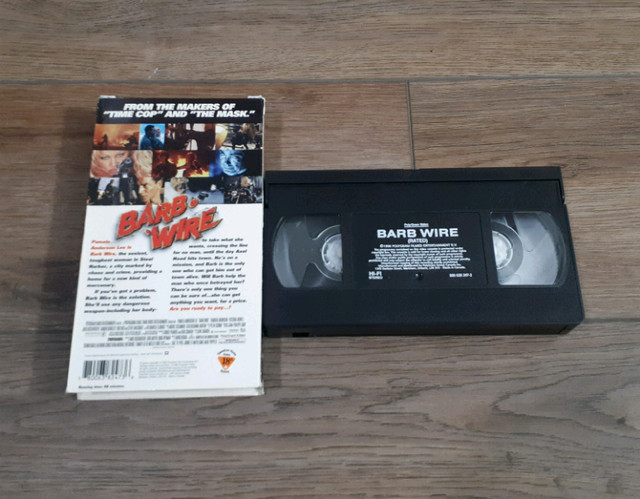 VHS Barb Wire 1996 Action/Sci-fi (Pamela Anderson Lee) in Other in Ottawa - Image 2