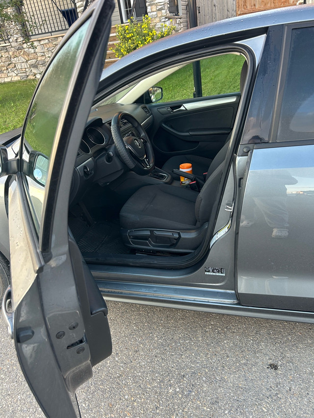 2015 Volkswagen Jetta Sedan in Cars & Trucks in Calgary - Image 2