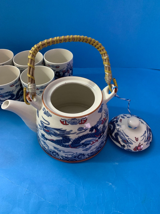 Vintage set China 景德鎮Eastern Asian Ceramic Tea  Kettle & 6 Cups  in Arts & Collectibles in Markham / York Region - Image 3